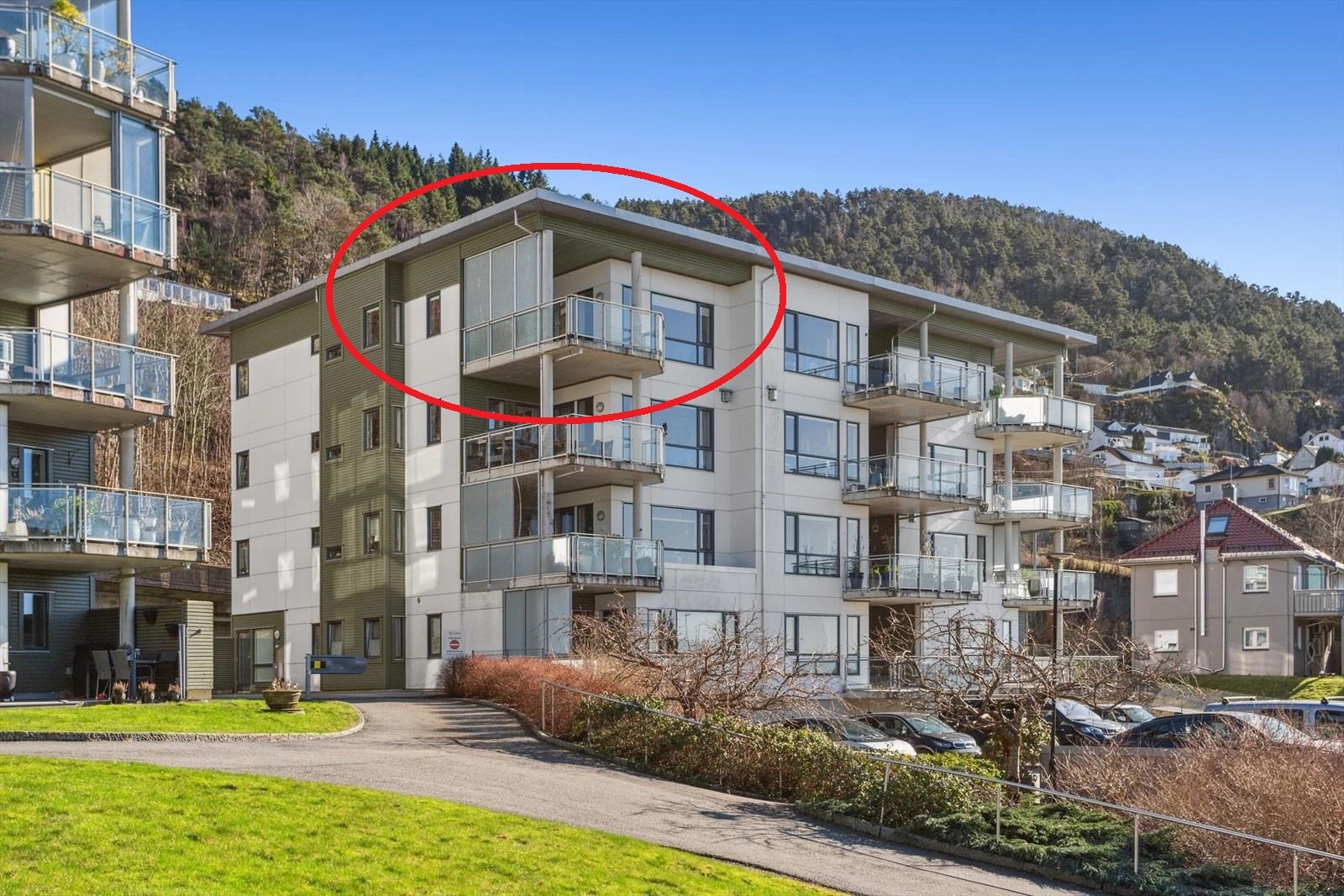 Leiligheten markert med rød ring